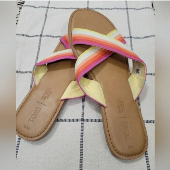 Tom's The Original 1 for 1 Company Women's Viv Striped Flats Slides Slipon Sanda - Picture 4 of 9